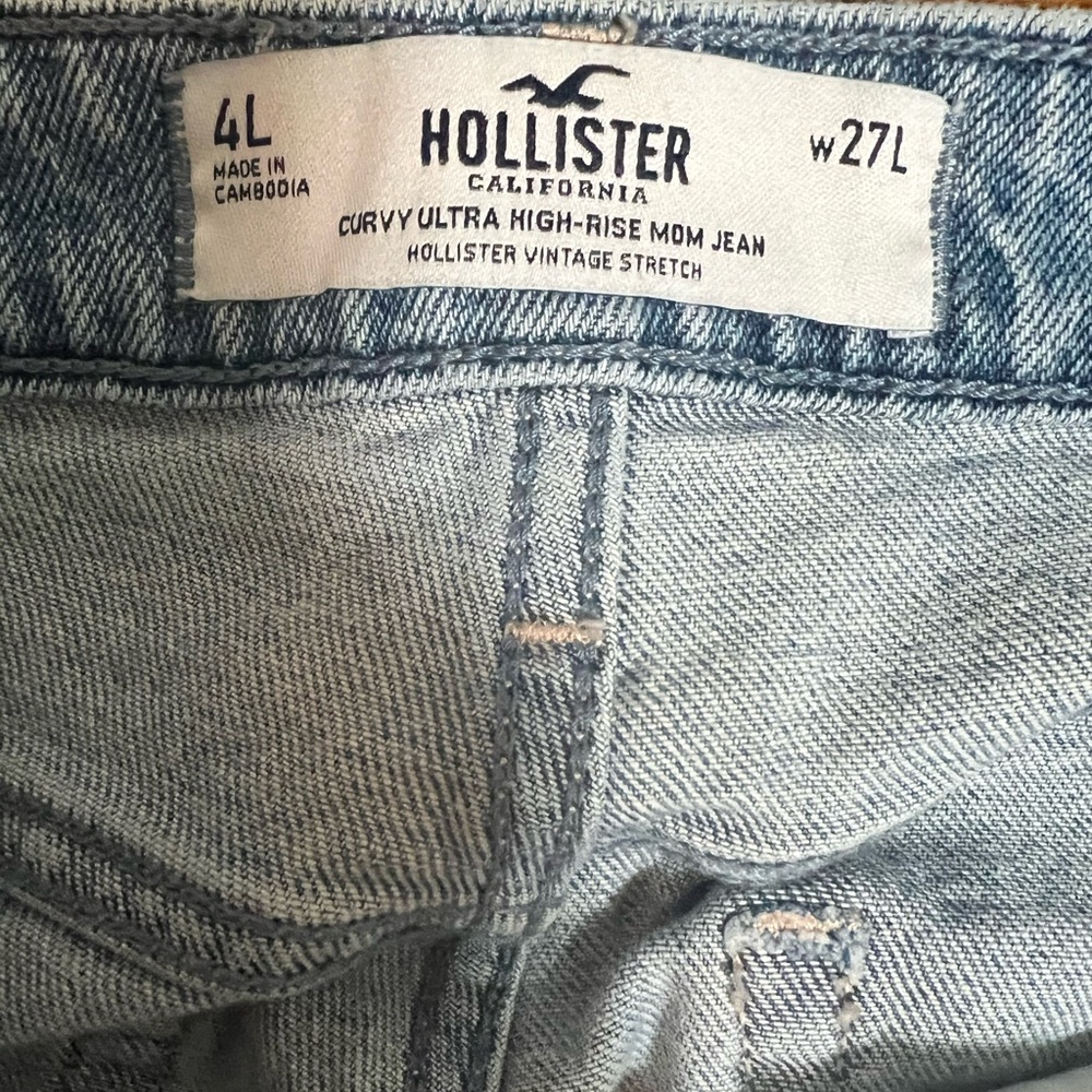 Hollister Curvy High Rise Mom Jean